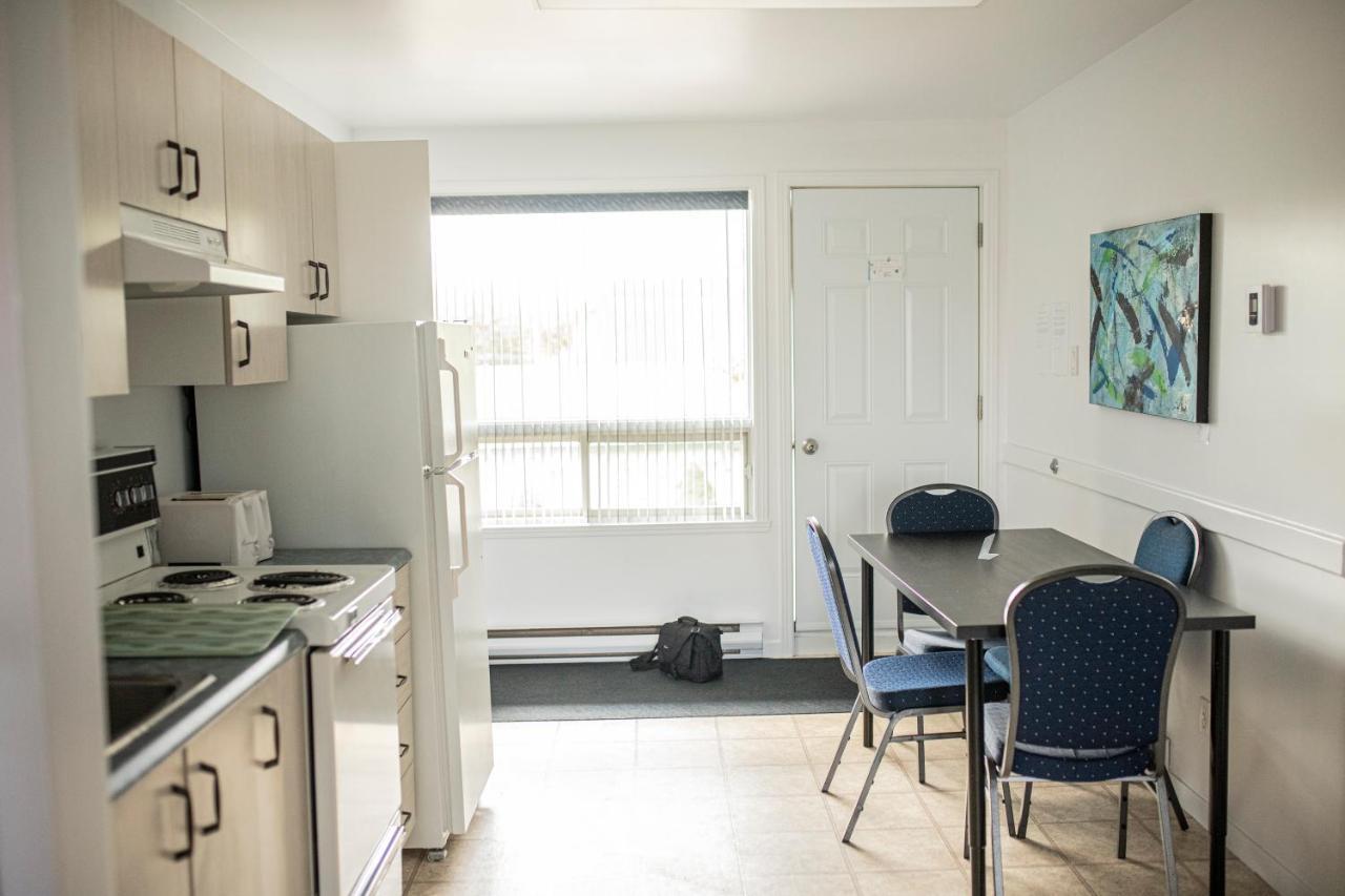 Motel Et Condo Chez Charley Sainte-Anne-de-Beaupré Eksteriør bilde