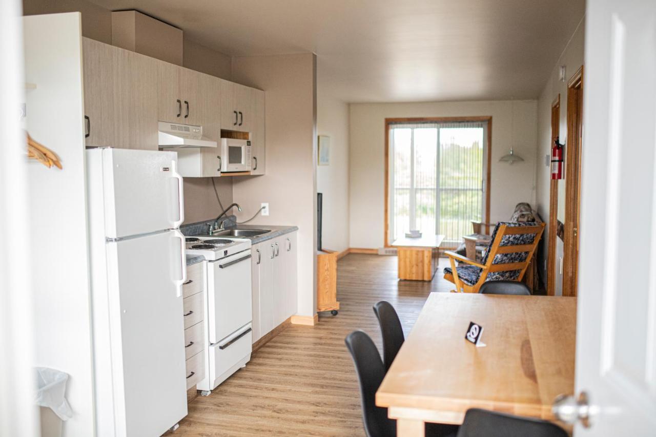 Motel Et Condo Chez Charley Sainte-Anne-de-Beaupré Eksteriør bilde