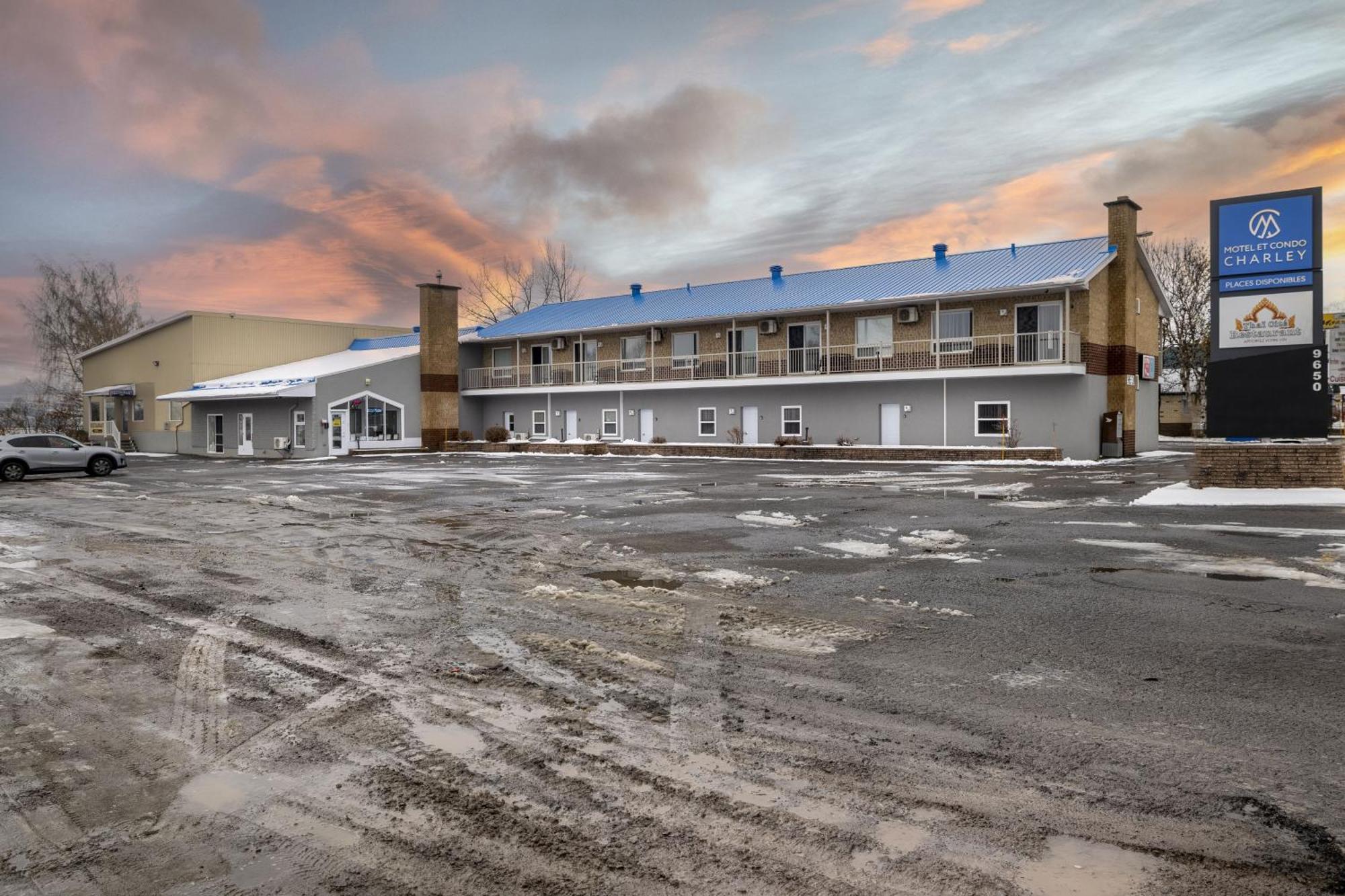 Motel Et Condo Chez Charley Sainte-Anne-de-Beaupré Eksteriør bilde