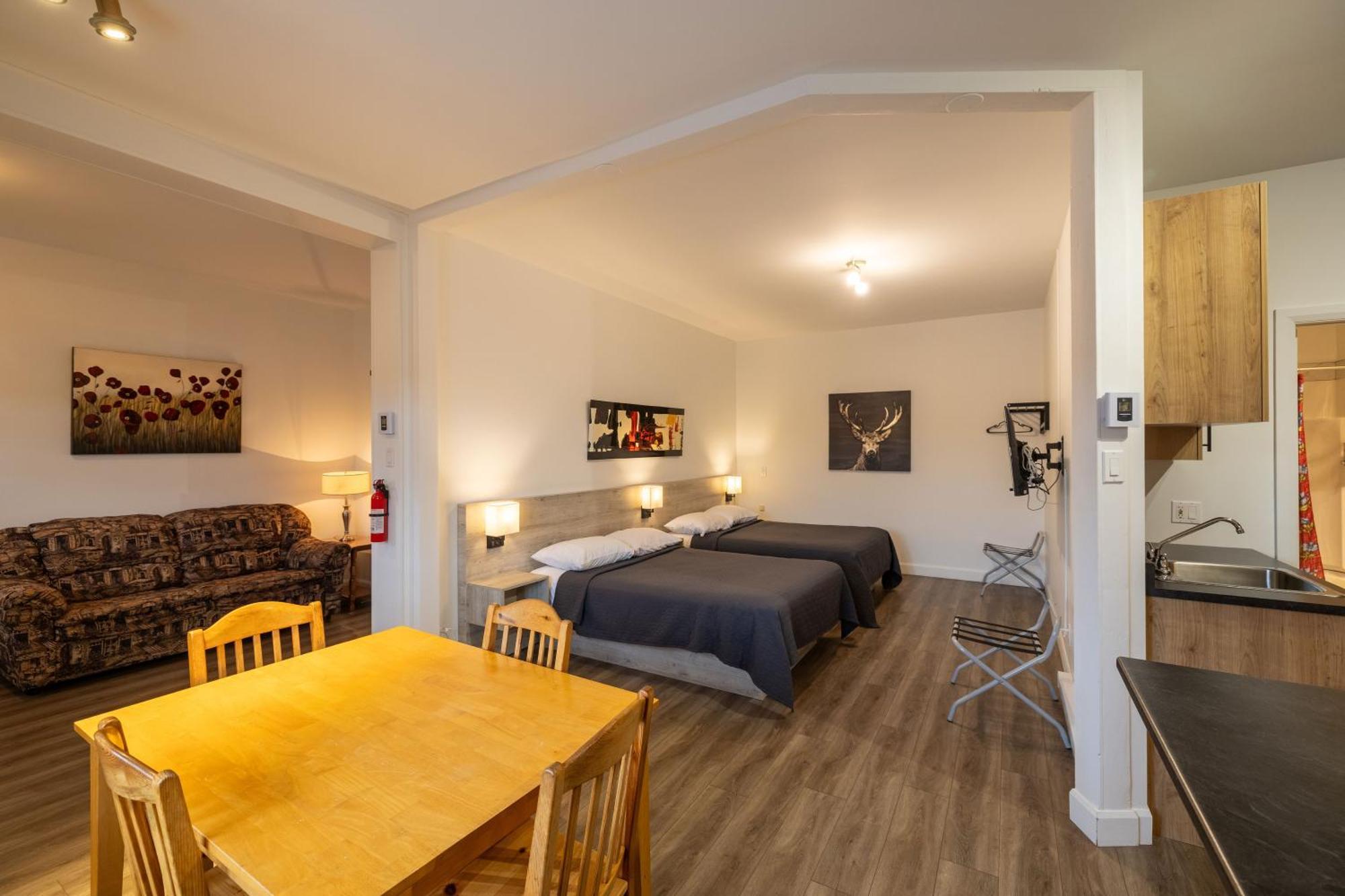 Motel Et Condo Chez Charley Sainte-Anne-de-Beaupré Eksteriør bilde