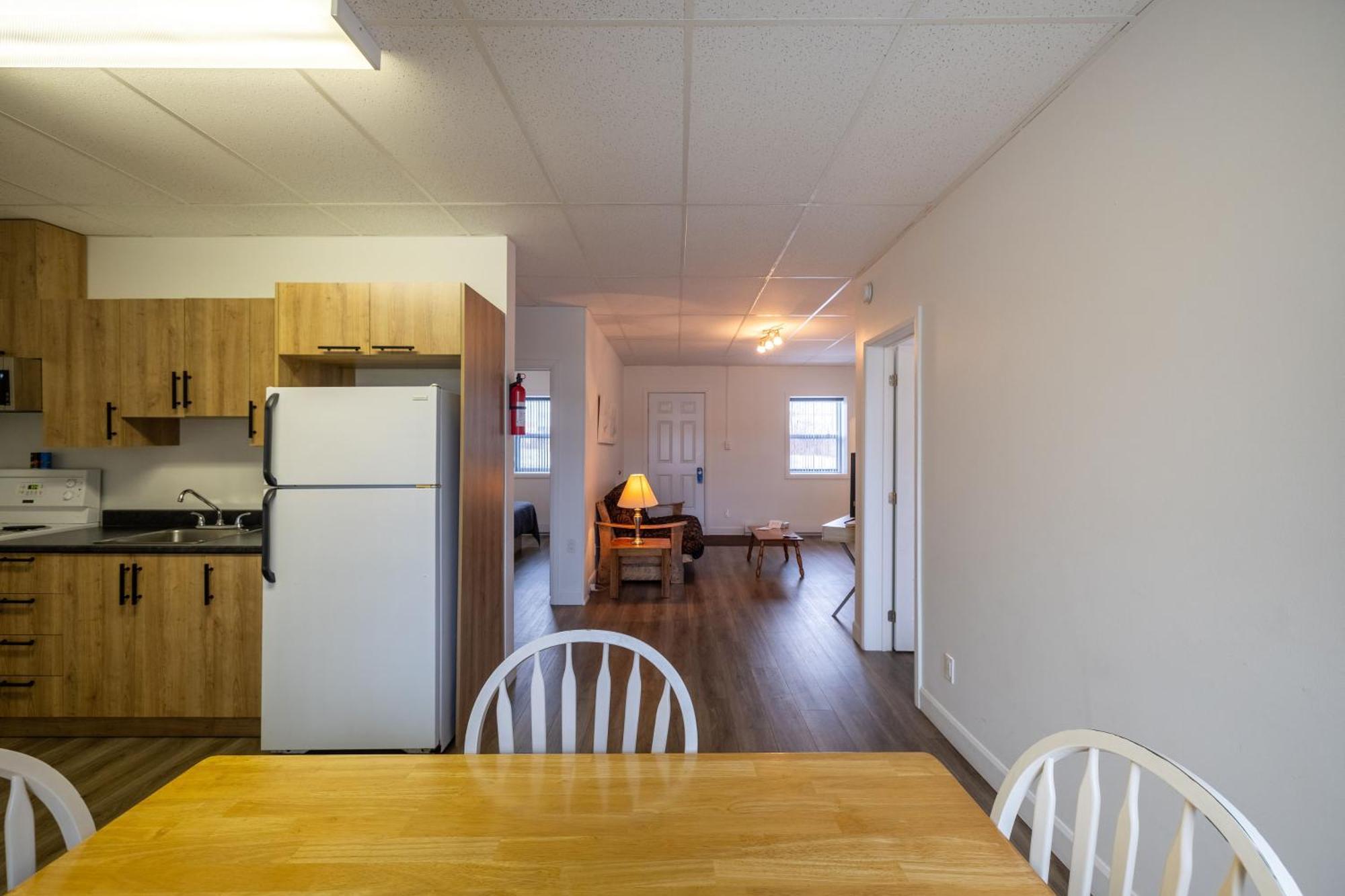 Motel Et Condo Chez Charley Sainte-Anne-de-Beaupré Eksteriør bilde