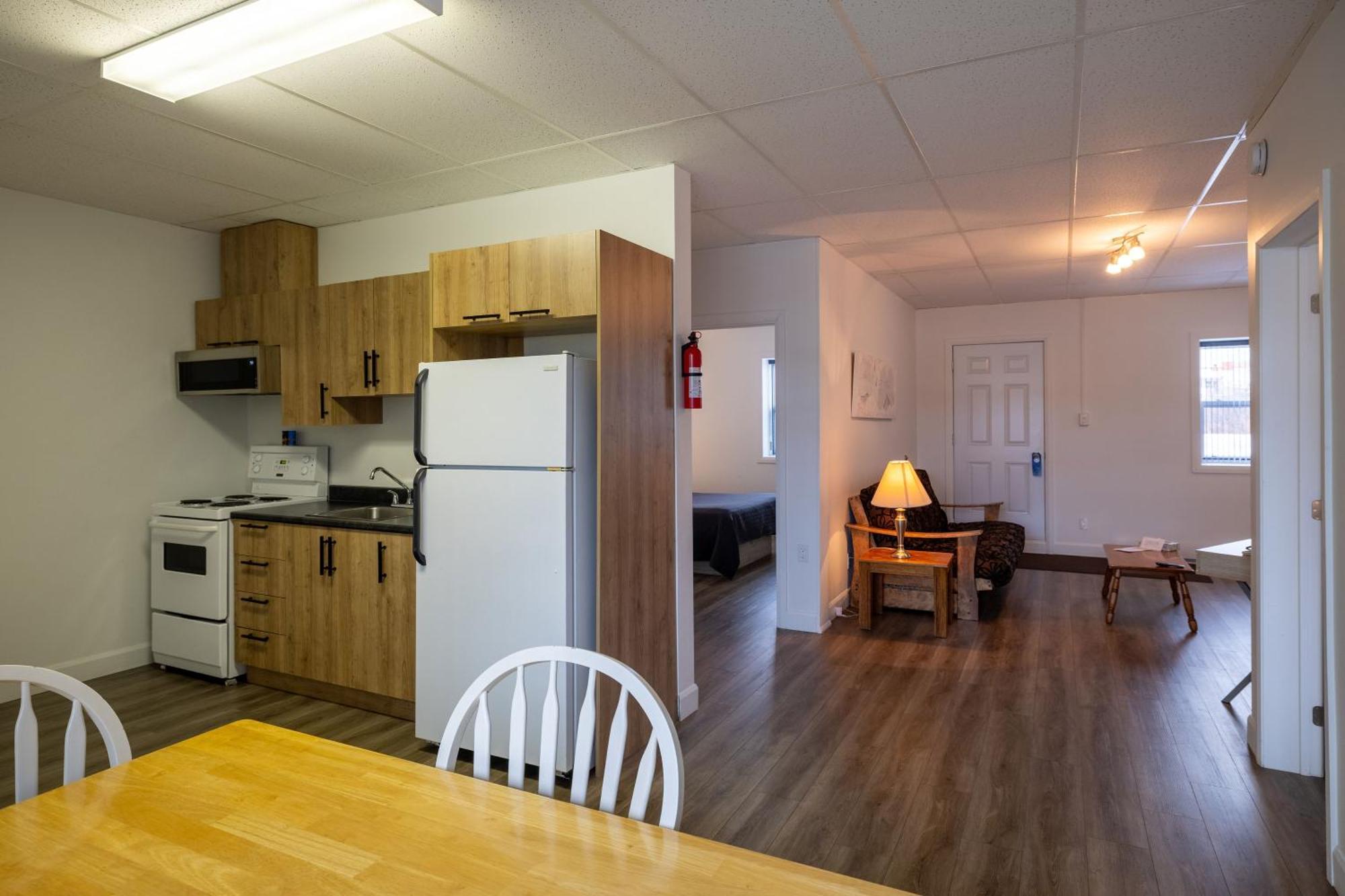 Motel Et Condo Chez Charley Sainte-Anne-de-Beaupré Eksteriør bilde