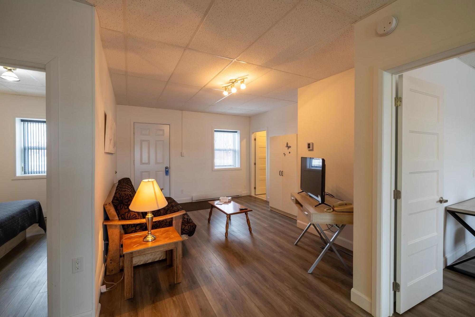Motel Et Condo Chez Charley Sainte-Anne-de-Beaupré Eksteriør bilde