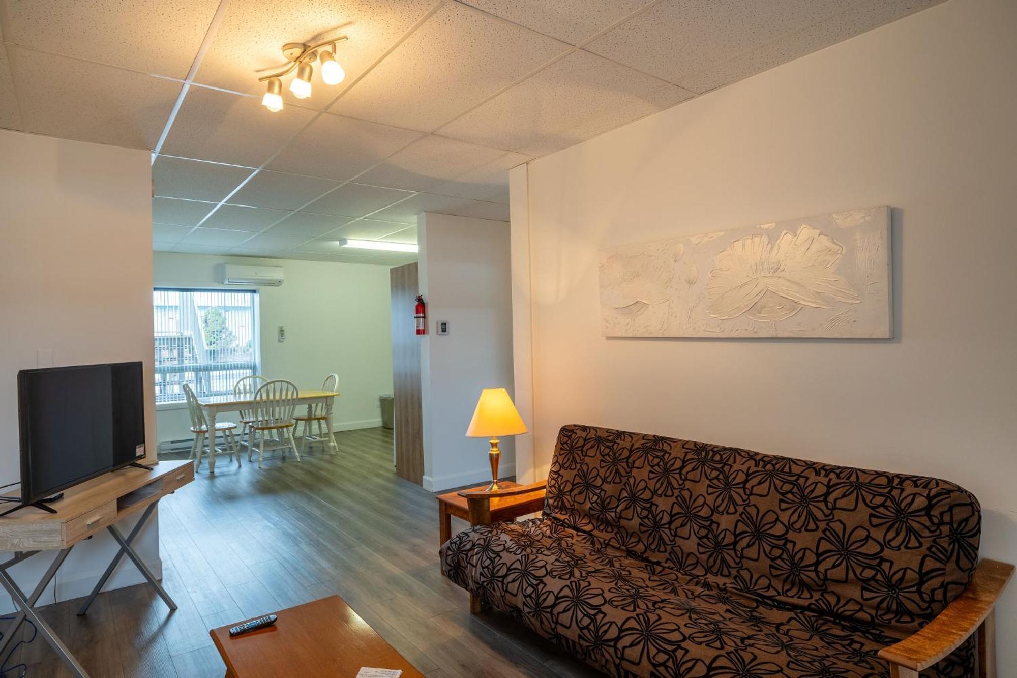 Motel Et Condo Chez Charley Sainte-Anne-de-Beaupré Eksteriør bilde