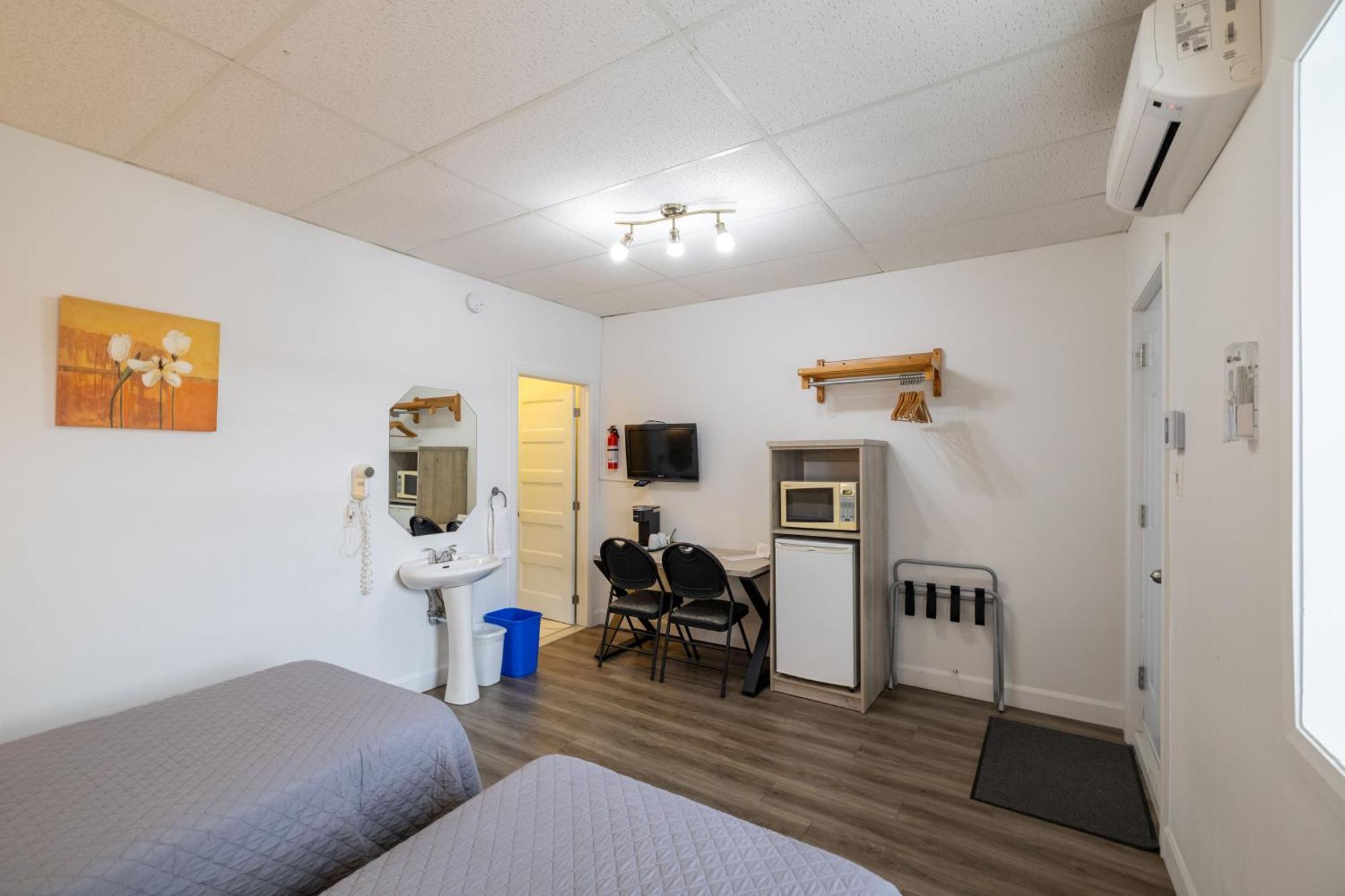 Motel Et Condo Chez Charley Sainte-Anne-de-Beaupré Eksteriør bilde