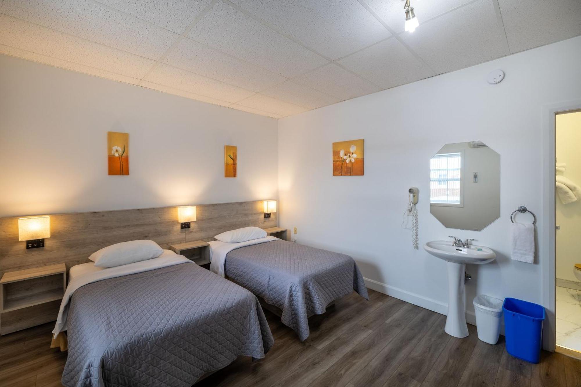 Motel Et Condo Chez Charley Sainte-Anne-de-Beaupré Eksteriør bilde