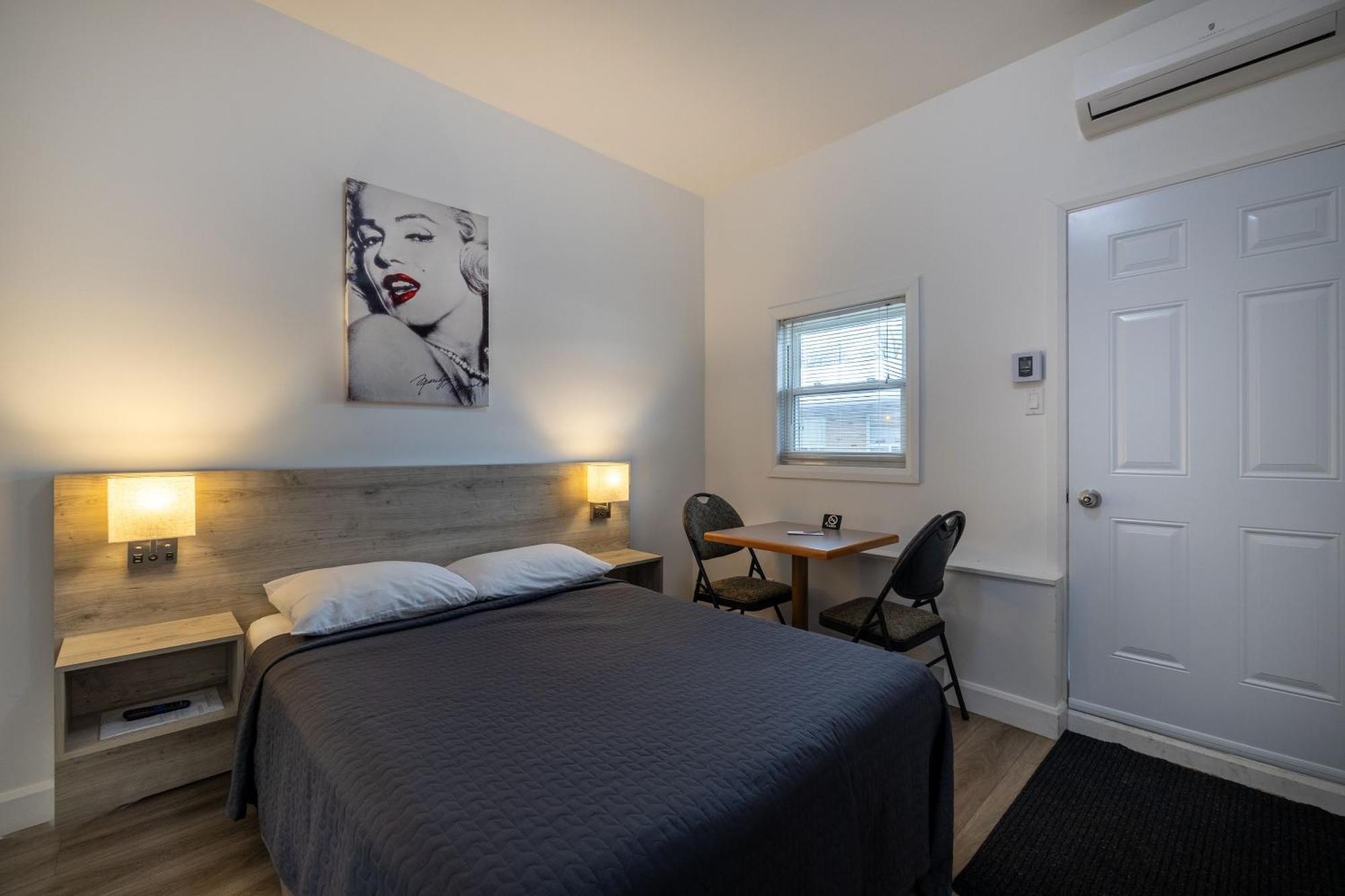 Motel Et Condo Chez Charley Sainte-Anne-de-Beaupré Eksteriør bilde