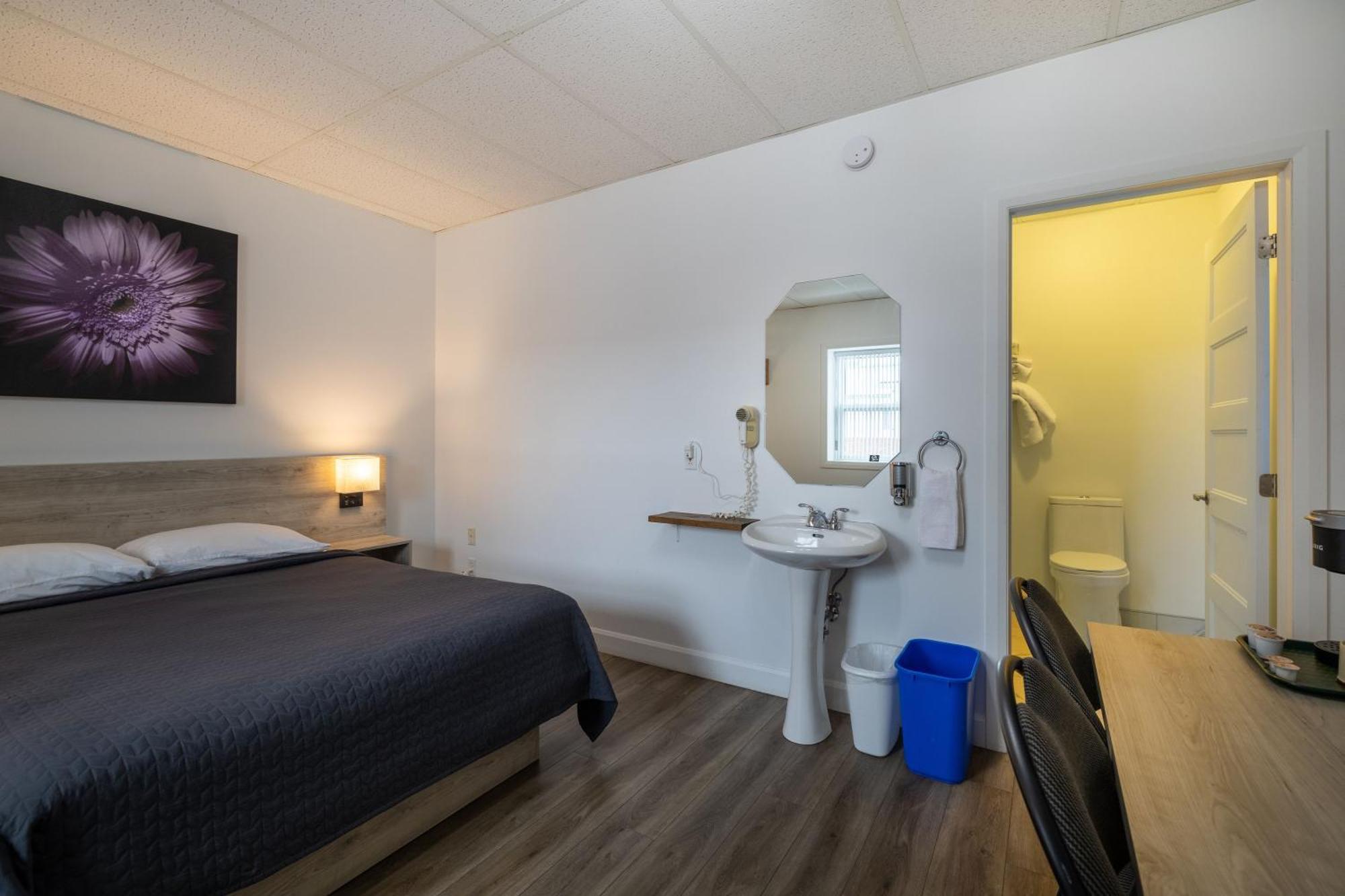 Motel Et Condo Chez Charley Sainte-Anne-de-Beaupré Eksteriør bilde