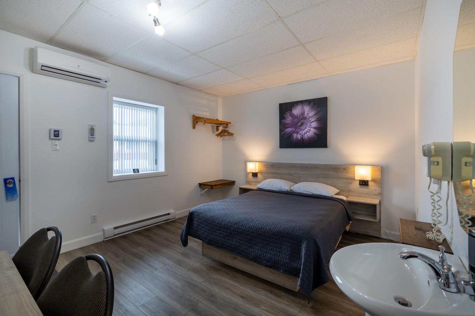 Motel Et Condo Chez Charley Sainte-Anne-de-Beaupré Eksteriør bilde